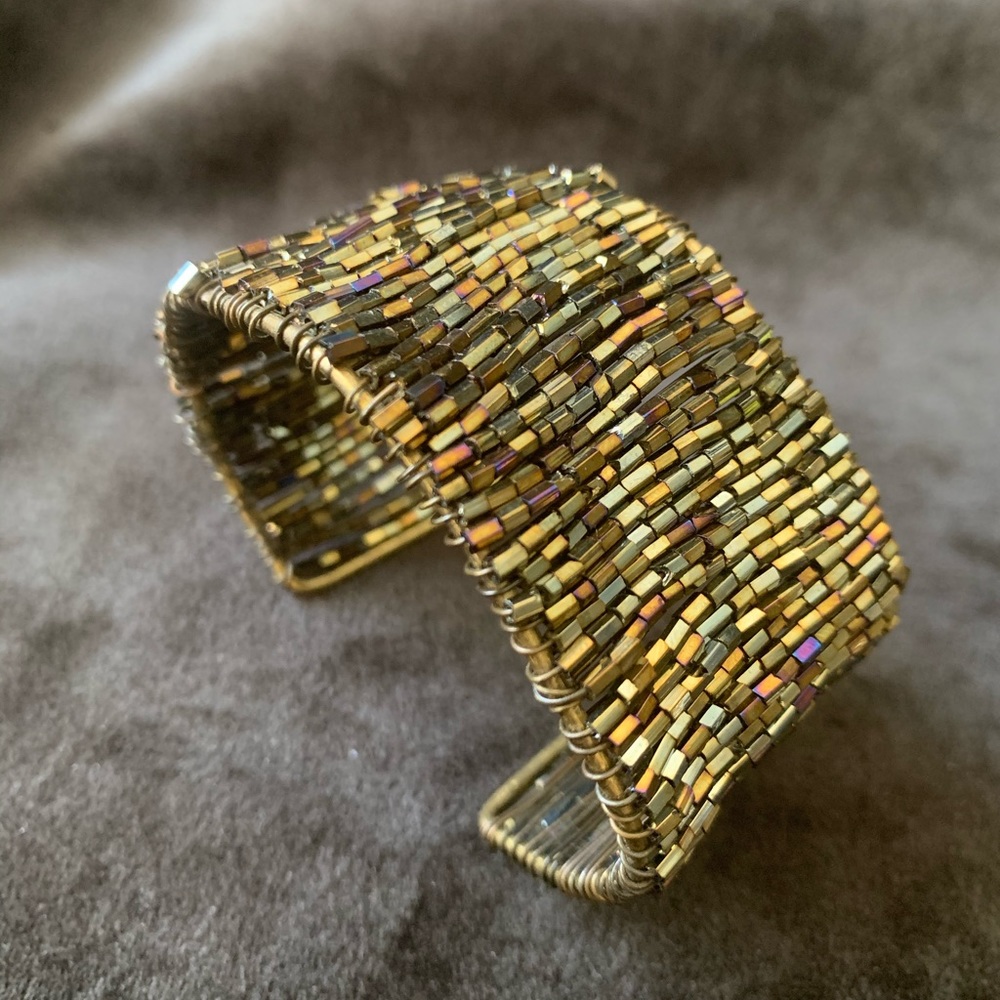 3/$10 🔆 Iridescent Beaded Cuff Braclet
